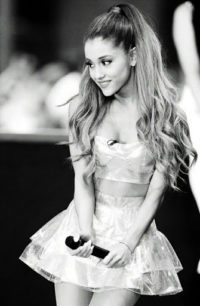 Ariana Grande Cute Wallpaper