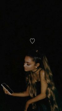 Ariana Grande Lockscreen