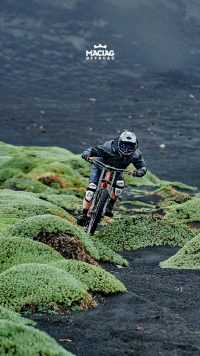 Mountain Biking Wallpaper 2