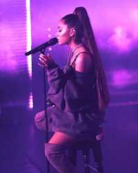 Ariana Grande Wallpaper 1