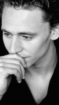 Tom Hiddleston iPhone Wallpaper 2